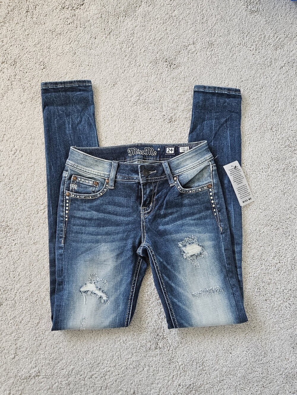 NWT Miss Me | Rhinestone Embellished Embroidered Distressed Y2K Jeans Size 24 - Picture 5 of 9